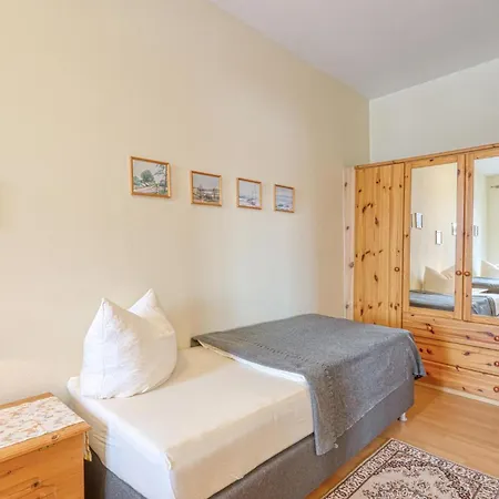 2 Bedroom Amazing In Krakow Am Appartamento *